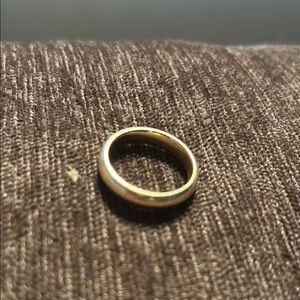 Elegant 14k Gold Band Ring